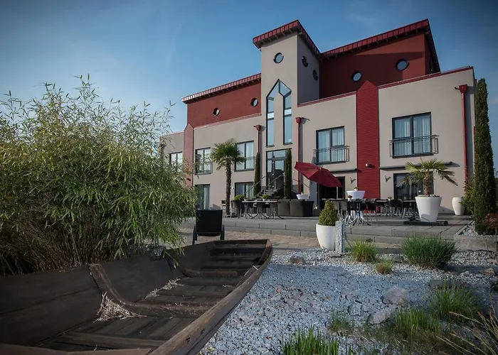 Apartmenthouse 公寓式酒店 4*